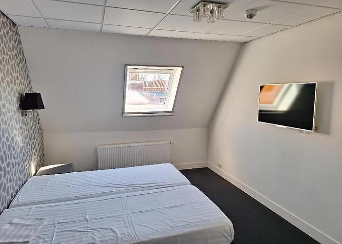 Het Wapen ホテル エンクホイゼン