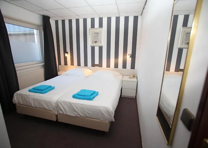 Het Wapen ホテル エンクホイゼン